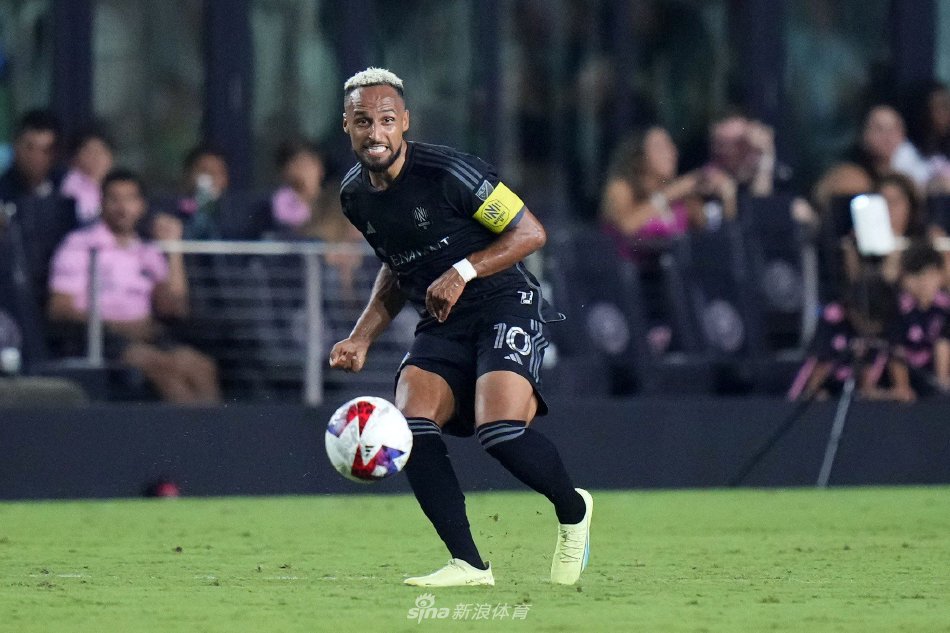 分别是中场 分别是中场